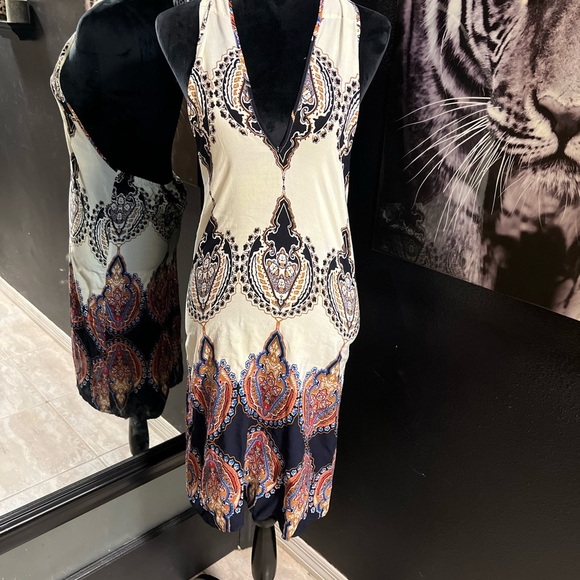 💕💕EUC- SUPER CUTE HALTER DRESS WITH OPEN BACK SZ 6💕 - Picture 6 of 8